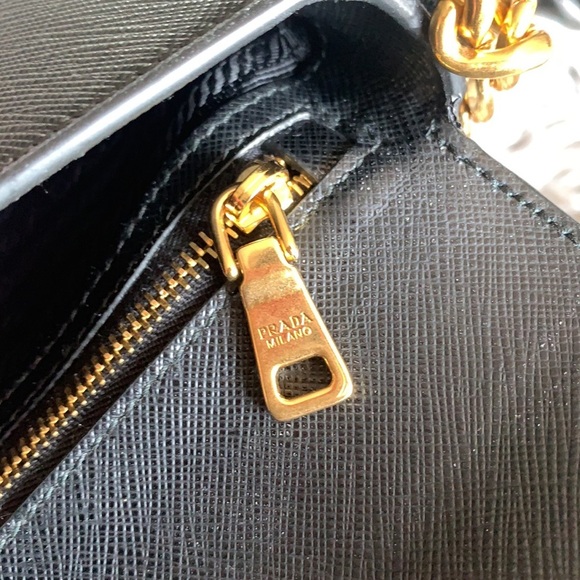Authentic Prada
Flap Chain Small Black Saffiano Leather Shoulder Bag - Picture 13 of 16